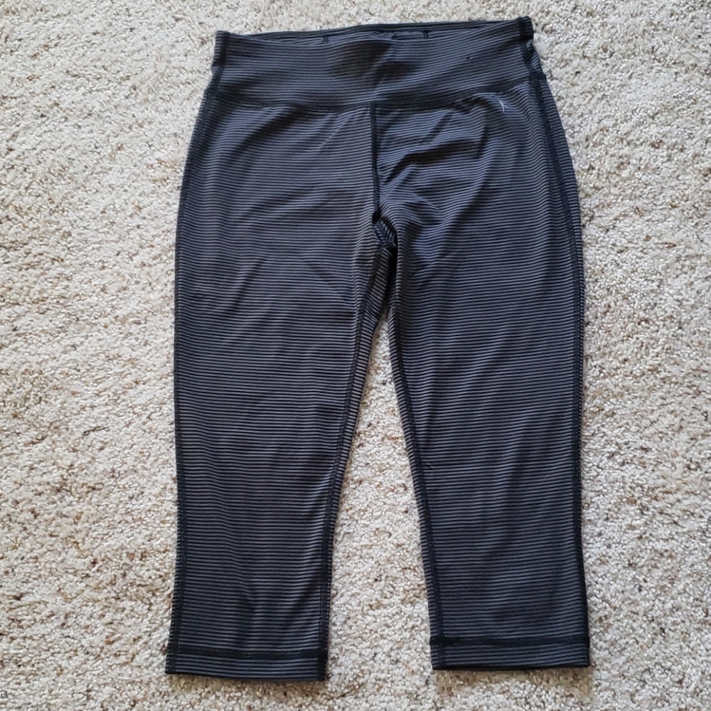 Danskin Now capri leggings